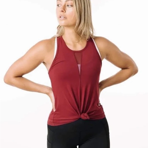 Zyia effortless cranberry tank large - Picture 2 of 3